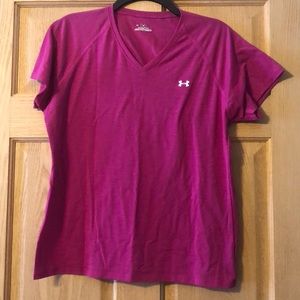 ❄️ Under Armour heat gear pink v-neck tee